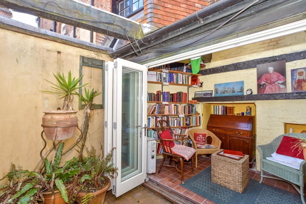 External Lifestyle Photograph