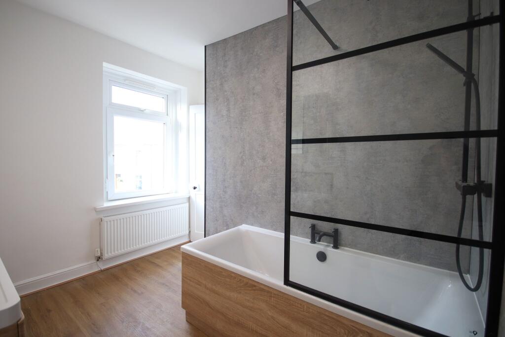 First Floor Main Bathroom