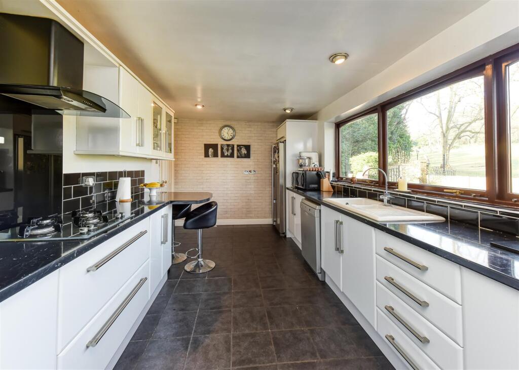 Earlswood Lodge-Kitchen.jpg