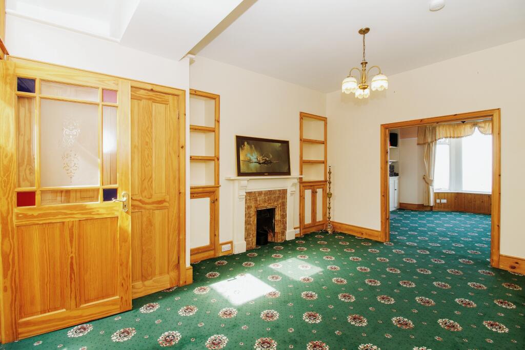 Lounge/Dining Room