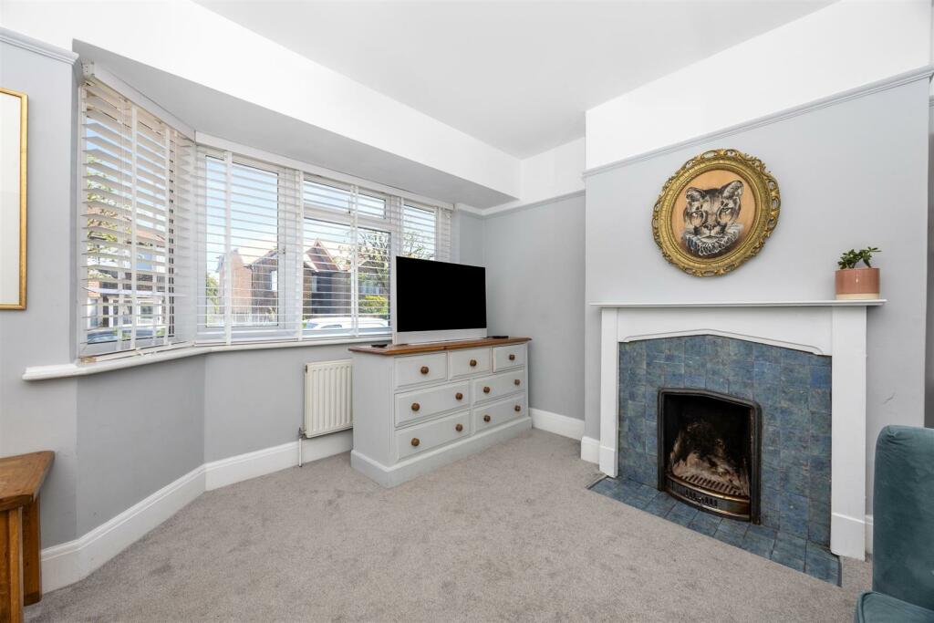 Rowan Avenue 104 LOUNGE.jpeg