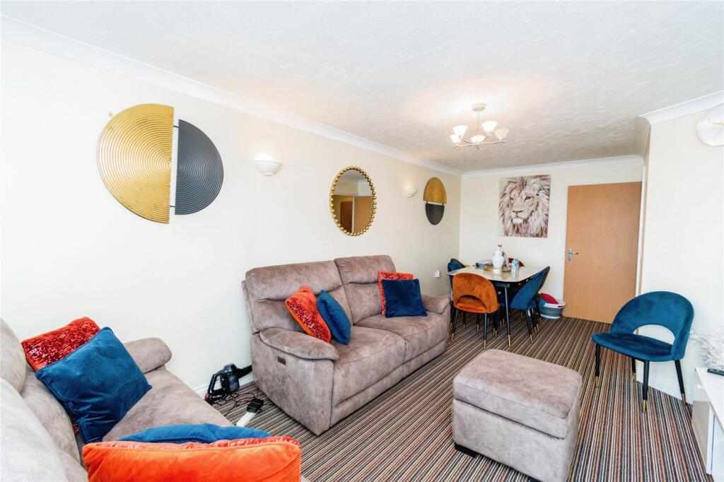 Lounge/Dining Room
