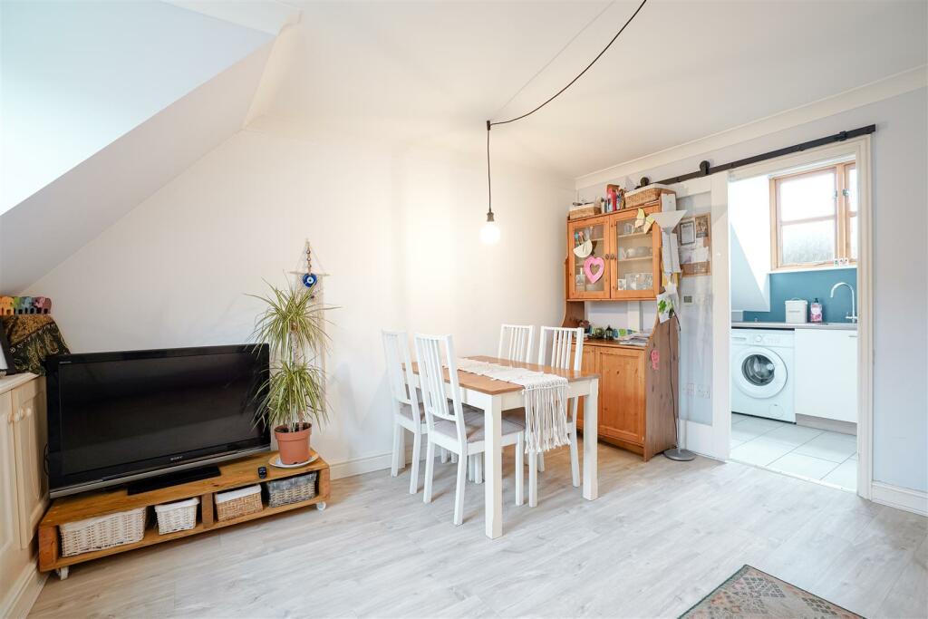 12A Copperfield Way, Burwell-24.jpg