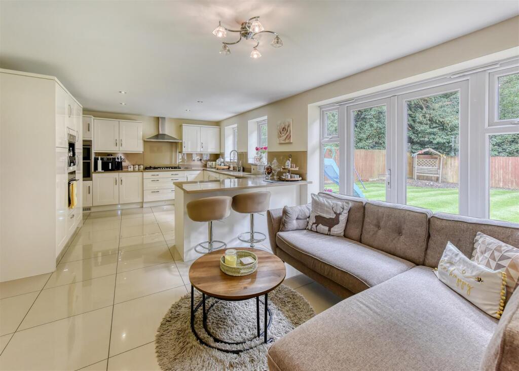 4 Great Hall Grove-kitchen2.jpg