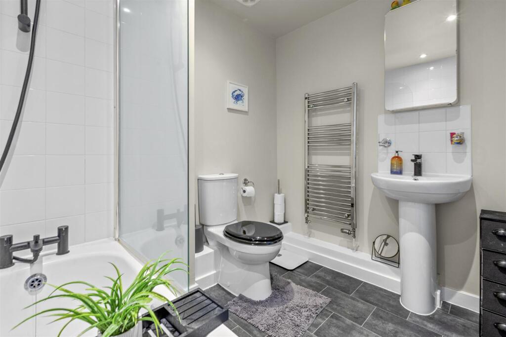 FAMILY BATHROOM