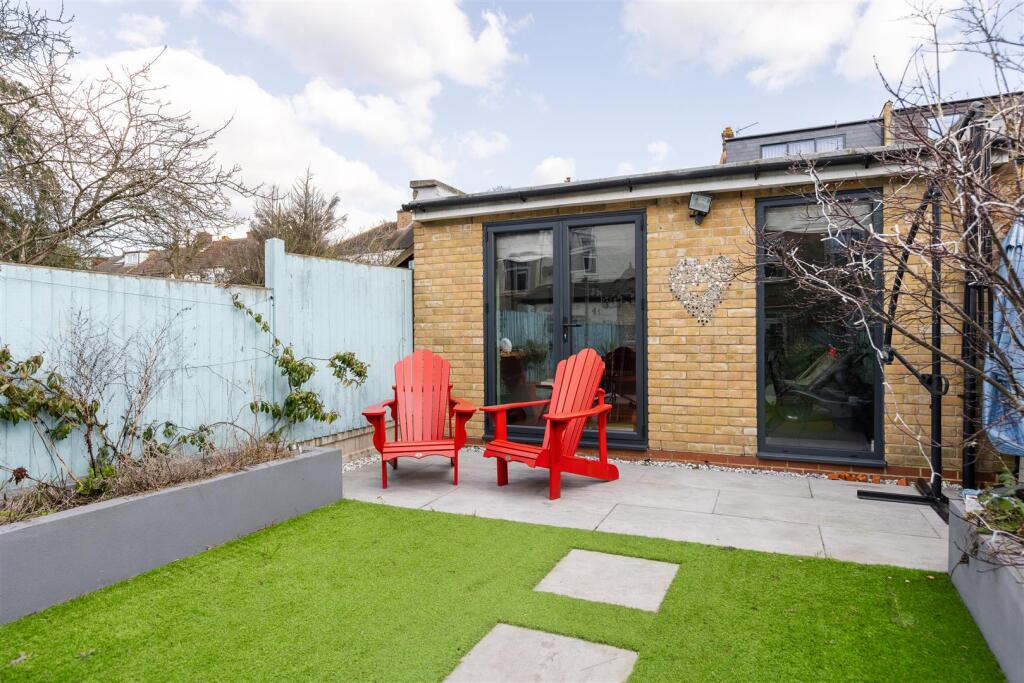 Hillcrest Road, E17