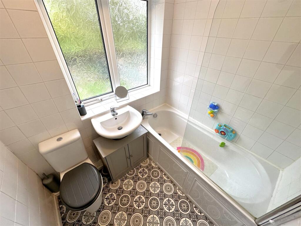 Modern Bathroom 584
