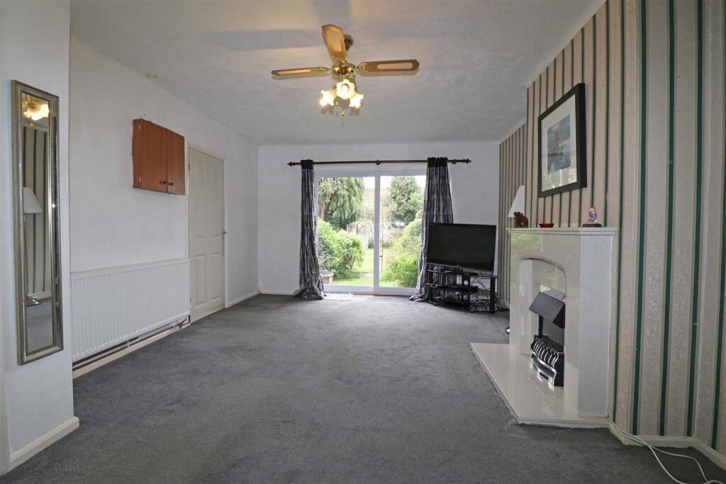 18Browning lounge2.jpg