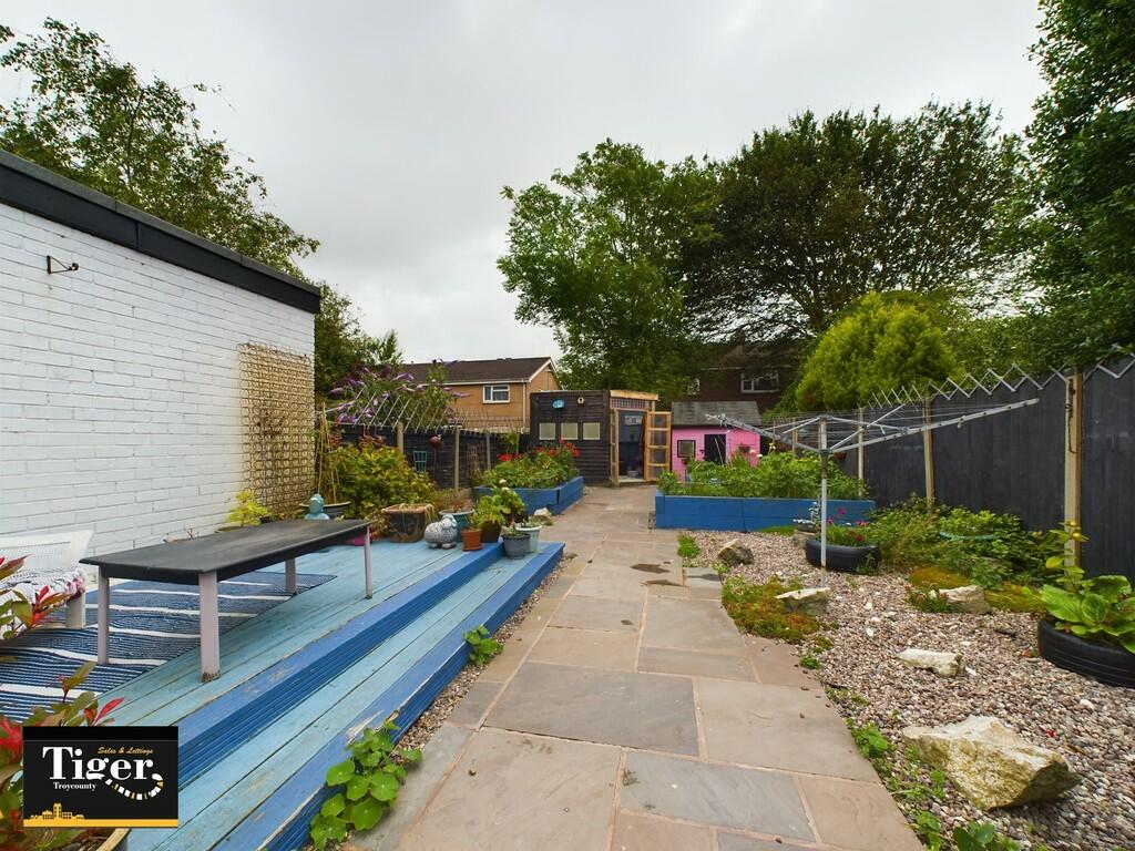 CAM02176G0-PR0279...