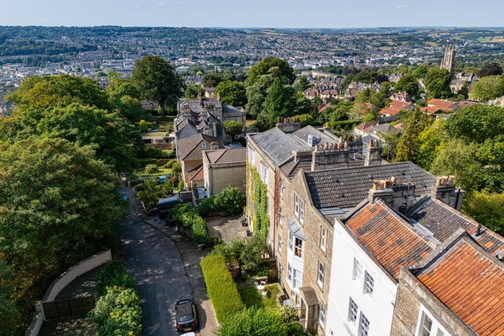 Flat 1 7 Mount Beacon BA1 5QP-21.jpg