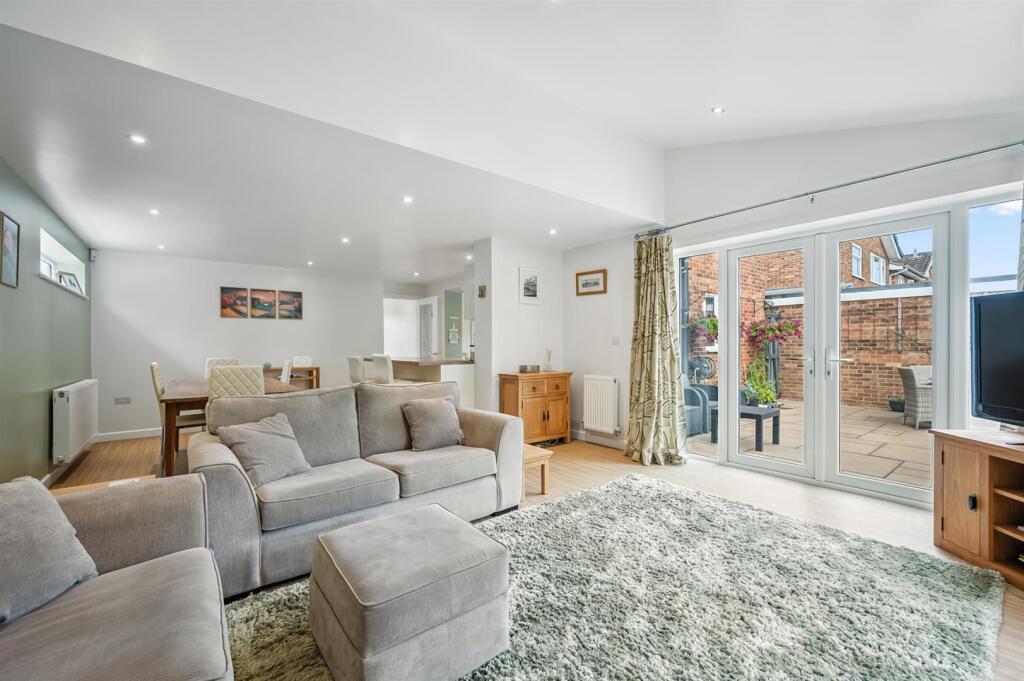 Living Room towards dining area and garden.jpg