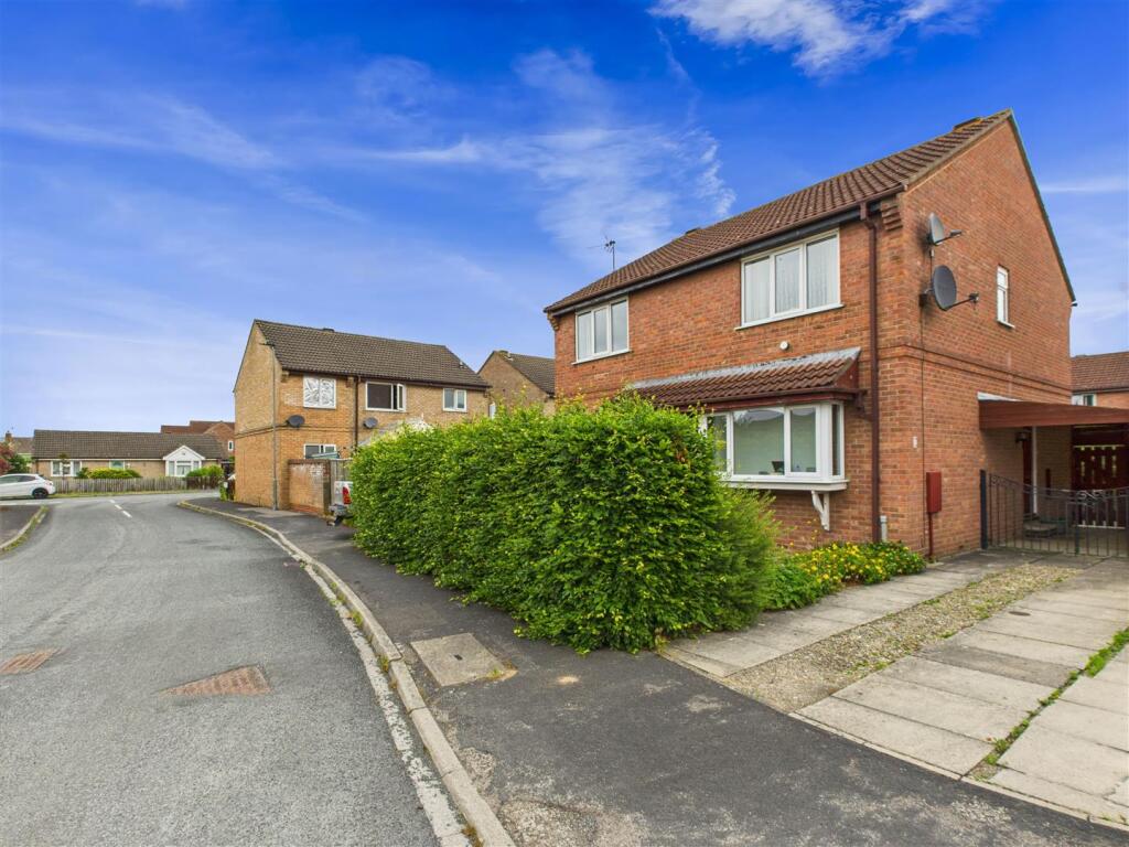 4 HERON WAY