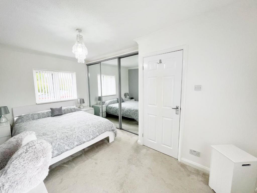 Bedroom 1 pic 2.jpg