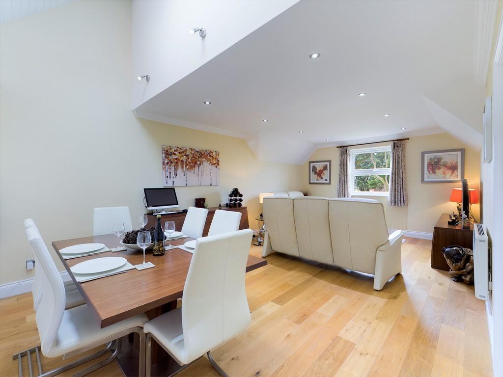 Open Plan Dining ...
