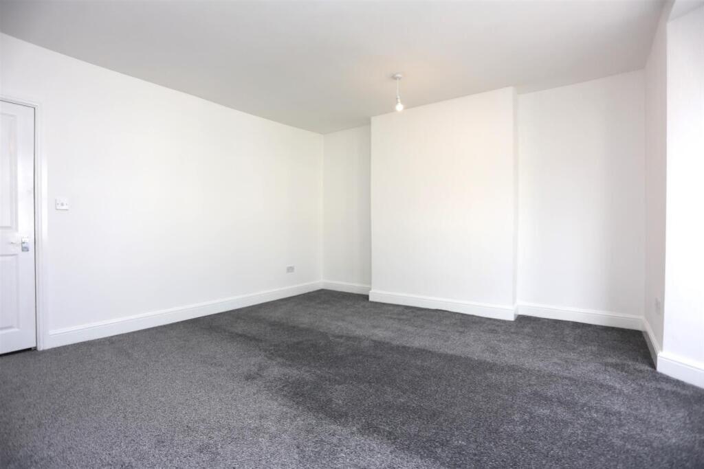 18299_33849178_IMG_05_0000