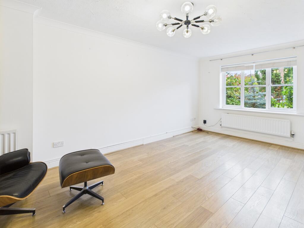 CAM02519G0-PR0314-STILL002