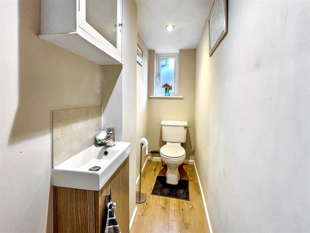 Downstairs toilet .jpg