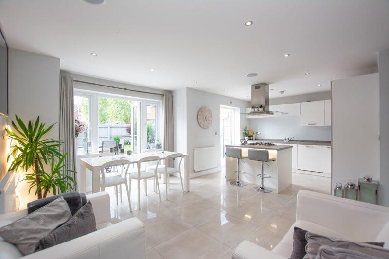 Lounge/Family/Dining