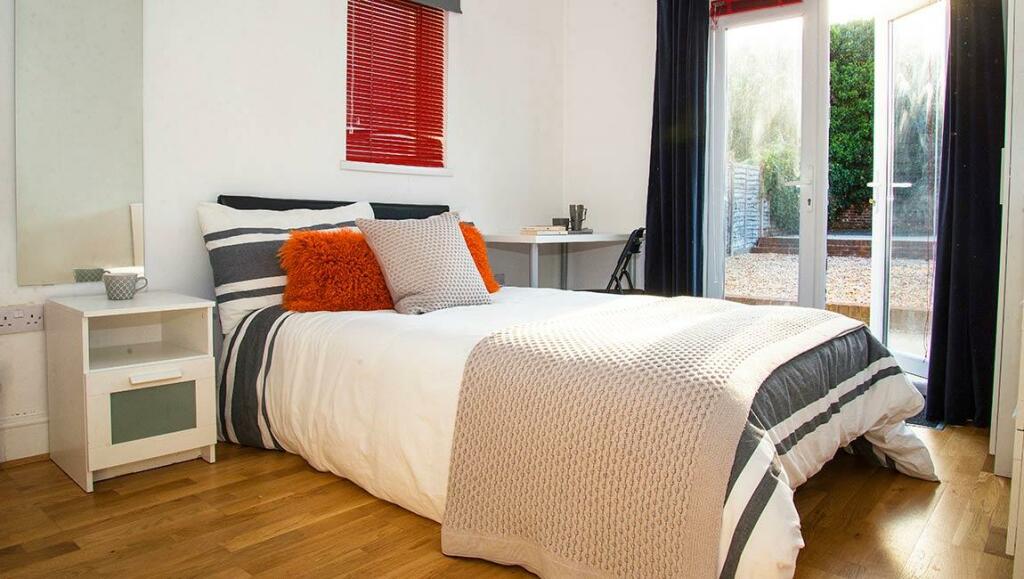 6-bed-student-house-britannia-road-north-3-portsmo