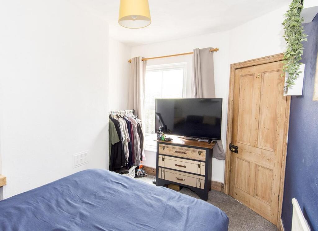 Bedroom Two Photo Two