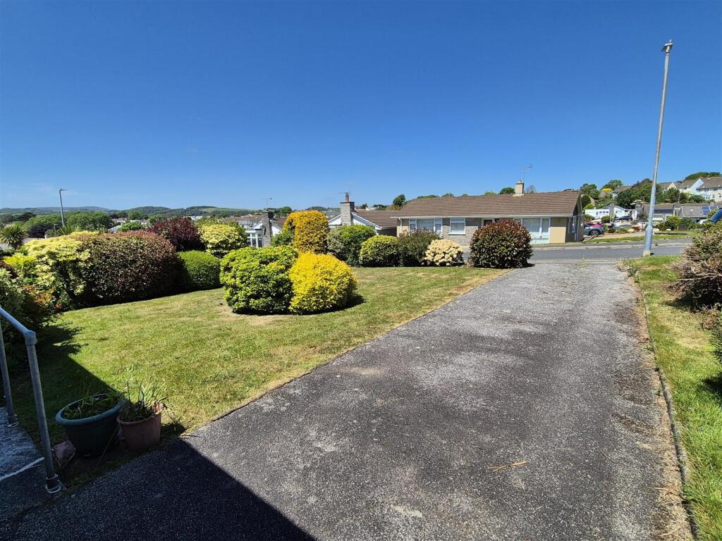 Front garden.jpg