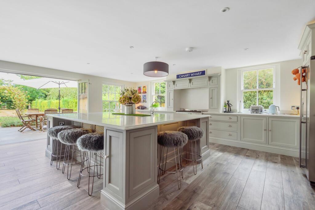 Kitchen / Reception