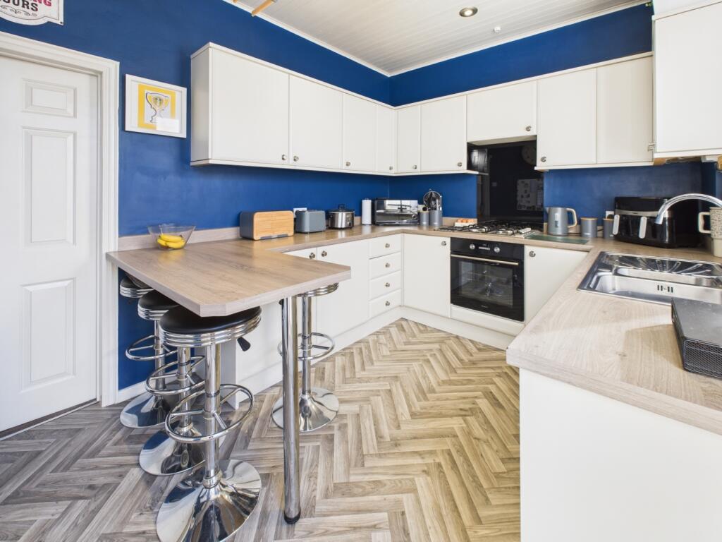 CAM04233G0-PR0038-STILL004