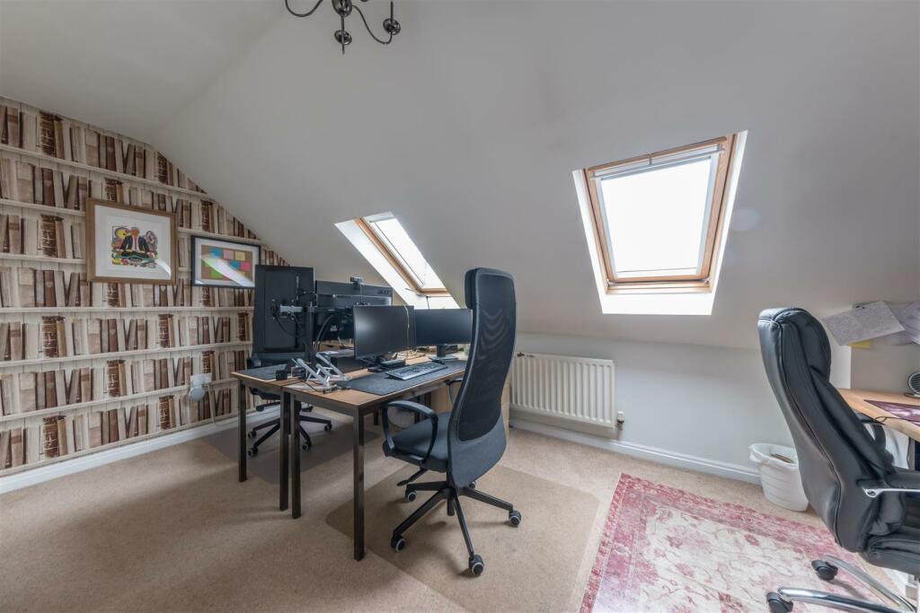 27 Harthill Close-026.jpg