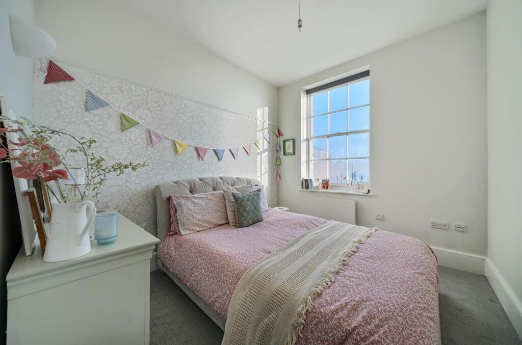 1372151-10-68fb41...