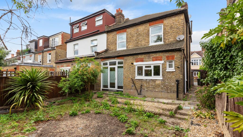 9 Arragon Gardens, Streatham, London, SW16 5LY