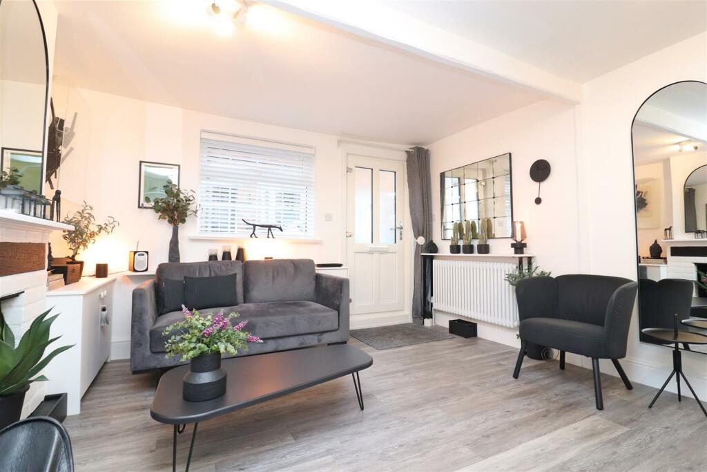 lounge 3.JPG