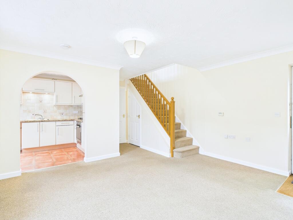 CAM01909G0-PR0384-STILL013