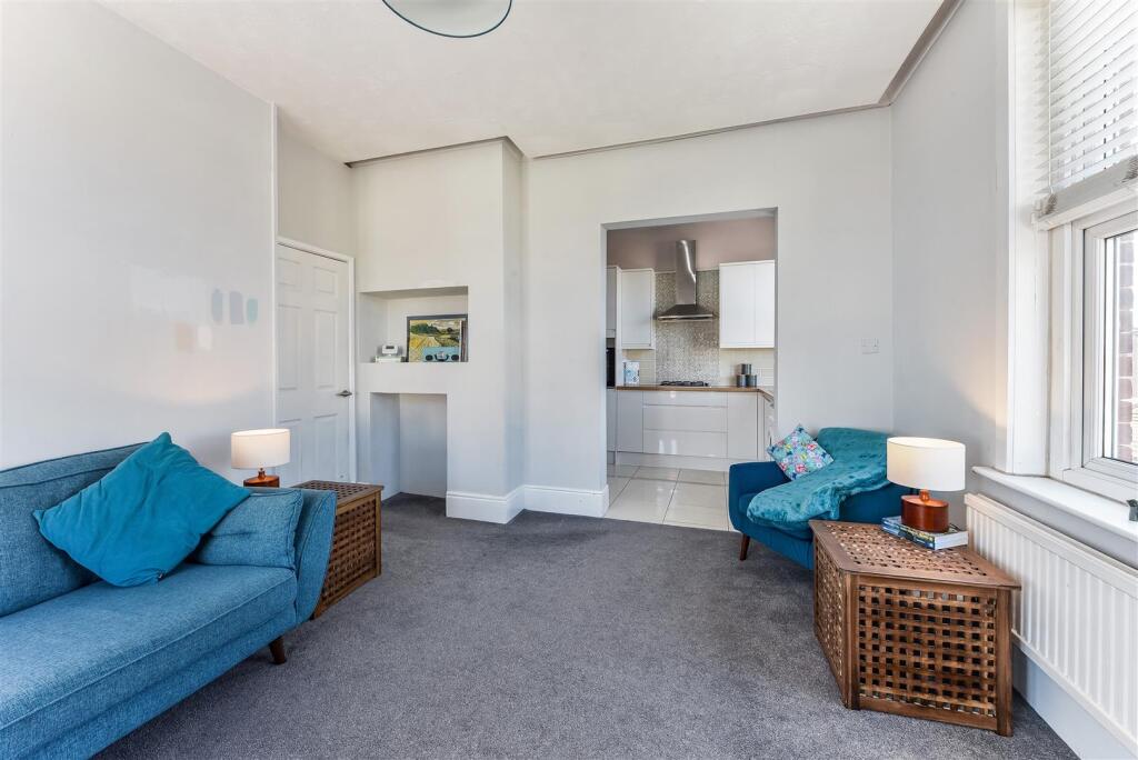 Sitting Room / Dining Room