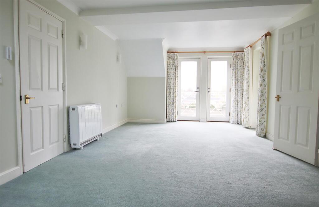 Lounge 3.JPG