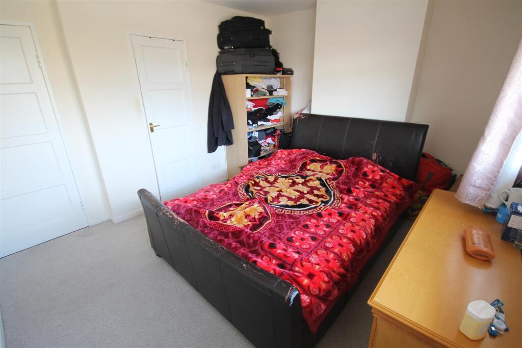 DW Bedroom a.JPG