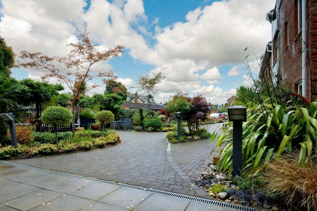 8525566-exterior01 (Medium).jpg