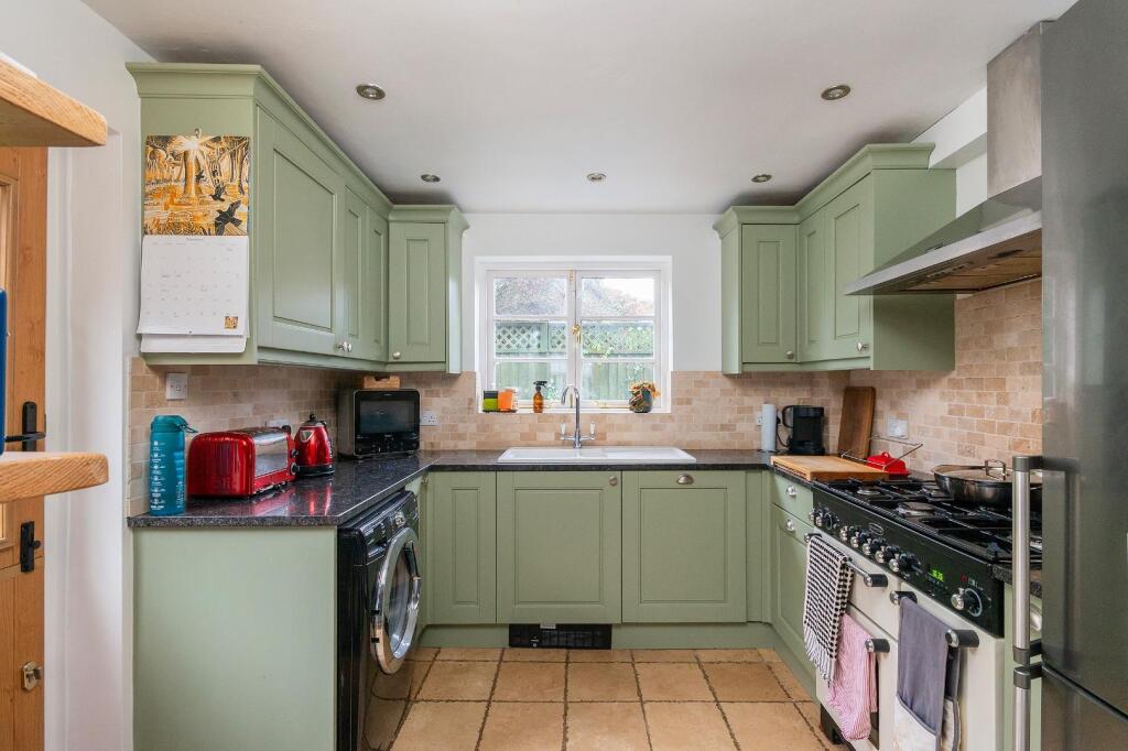 0N2CKN - Kitchen C.jpg