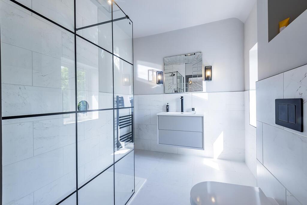 Bedroom 2 ensuite