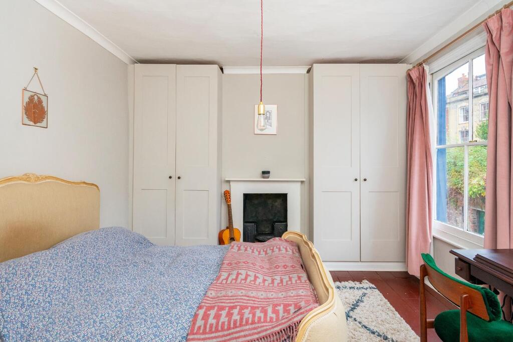 4U0CPMR - Bedroom D.jpg