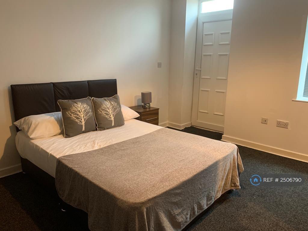 Room 1- Studio Let