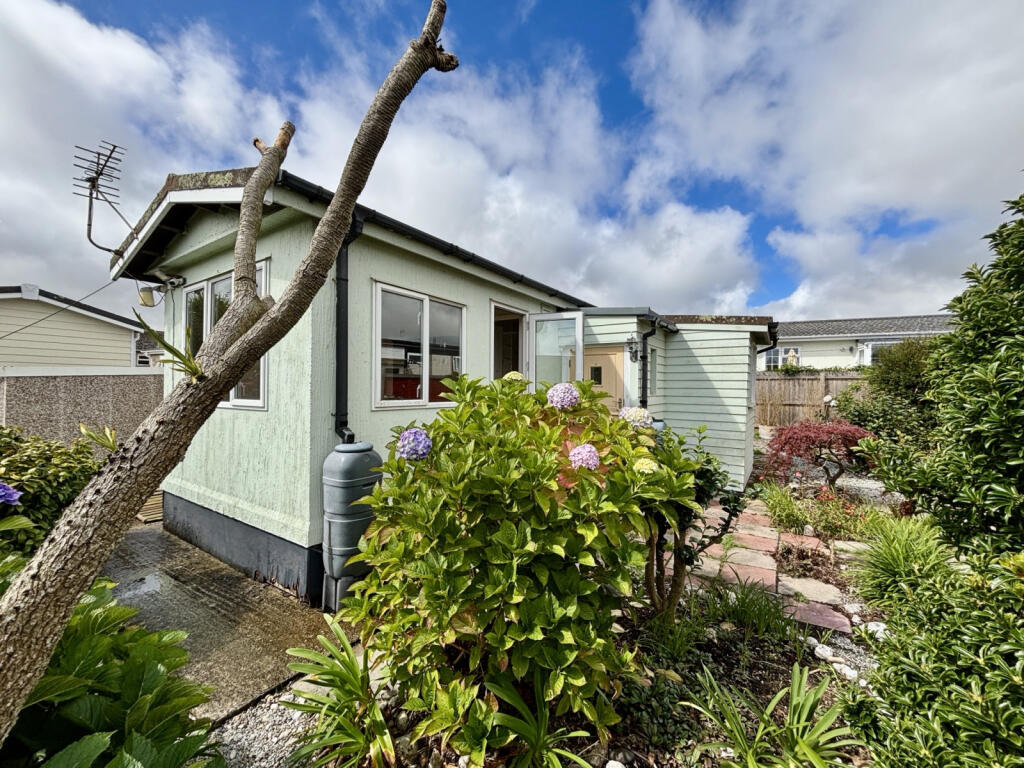 1 Bedroom Park Home for Sale
