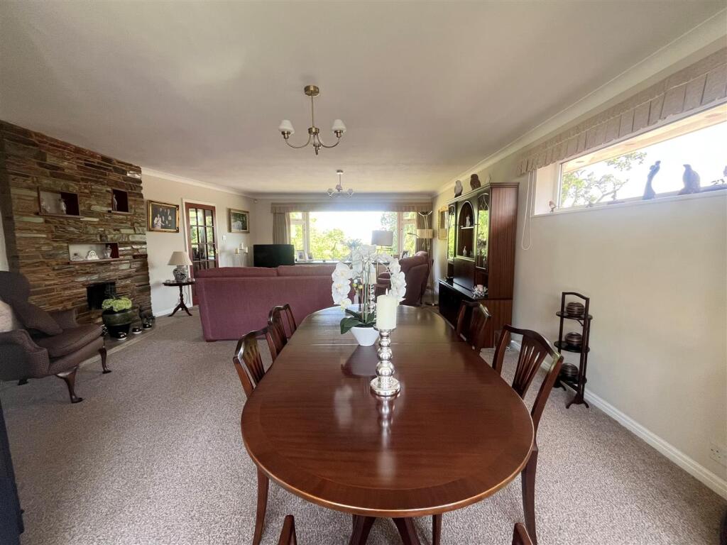 Living room 2.jpg