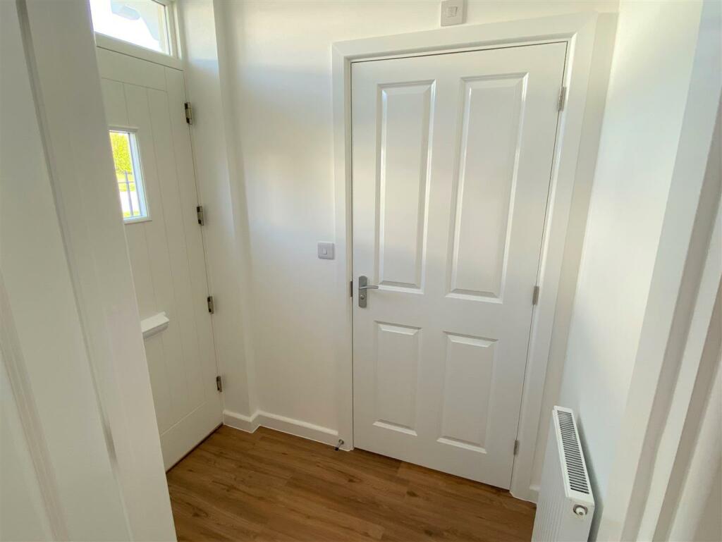 32 Quintrell Road Hallway