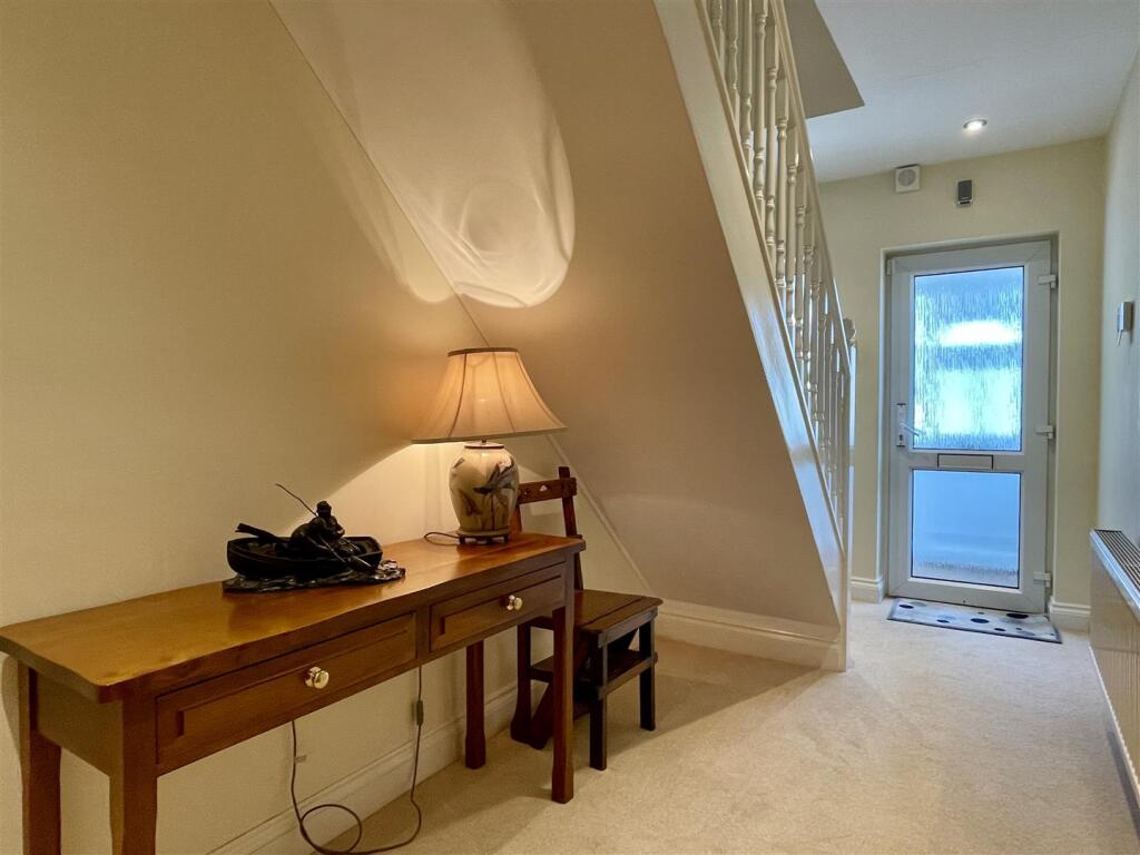 Entrance Hallway.JPEG