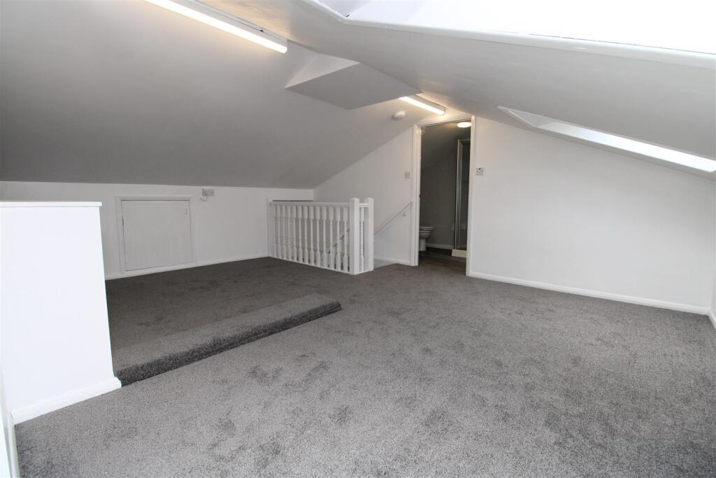 Loft room1.JPG