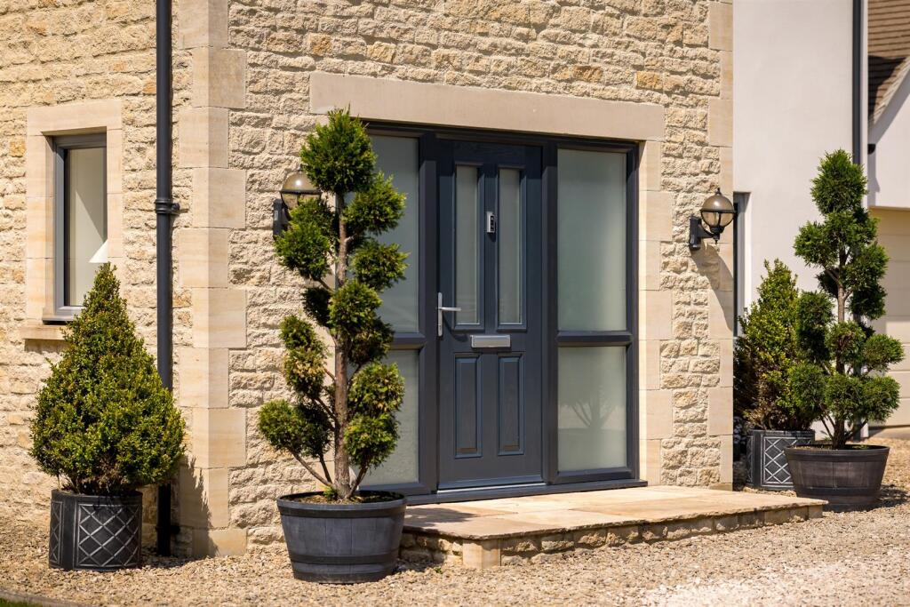 11 - The Bee Garden - GL7 5JF - Web.jpg