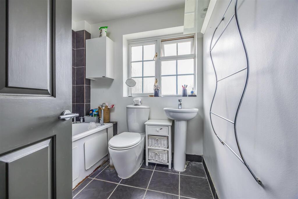 63 Oaklands Road, Havant-Small-PorticoMarketing-Ne