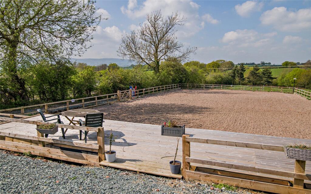 Decking &amp; Menage