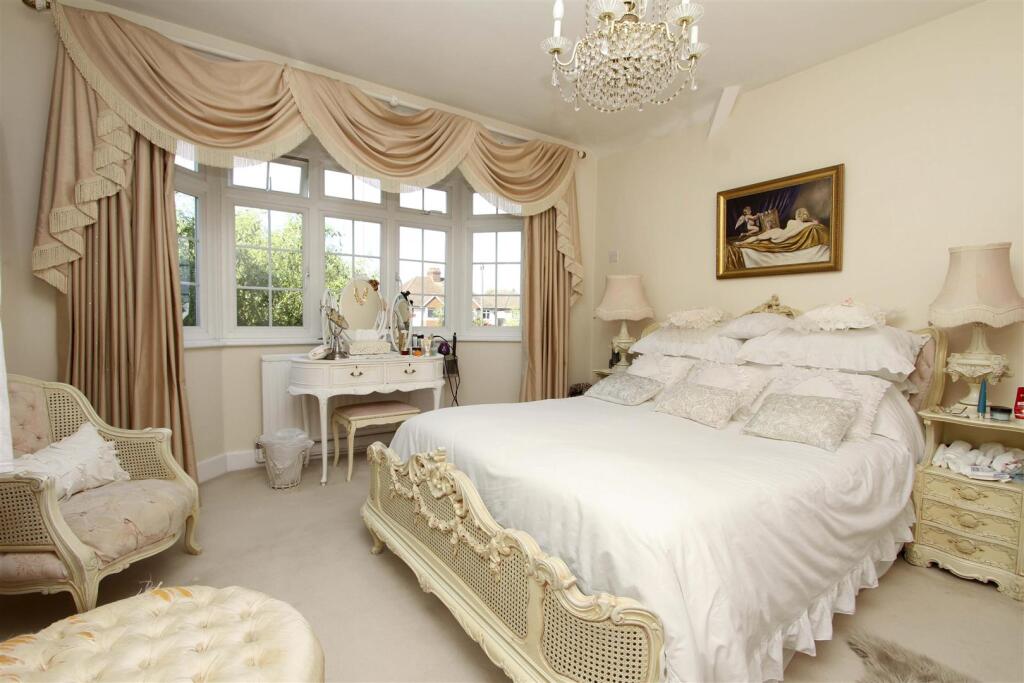 Bedroom 1.JPG