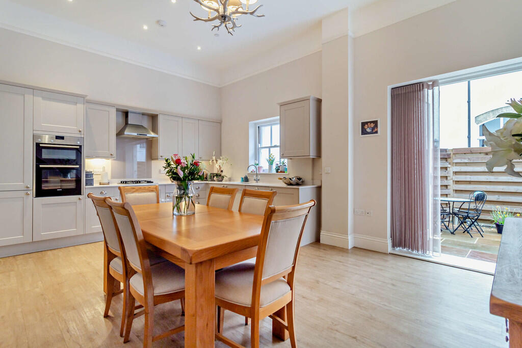 8548537-interior0...